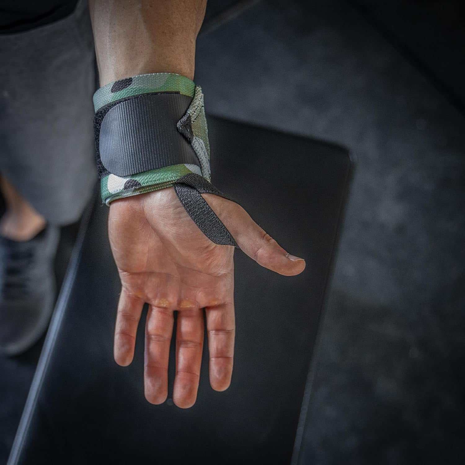 WELLTH HOUSE Weightlifting Wrist Wraps 18 Inch - Wellth House